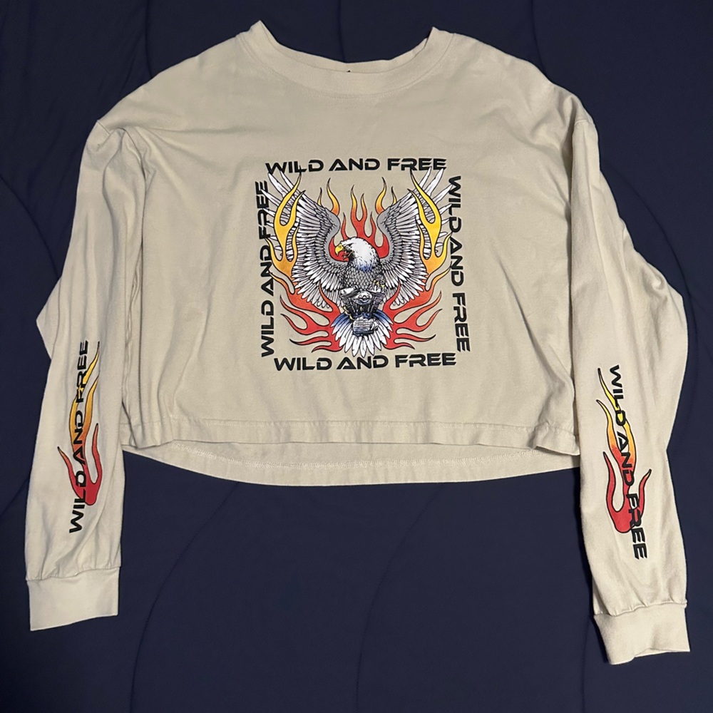 Forever 21 cropped graphic t-shirt size L cream.